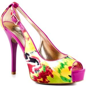 Guess multi-color platforms